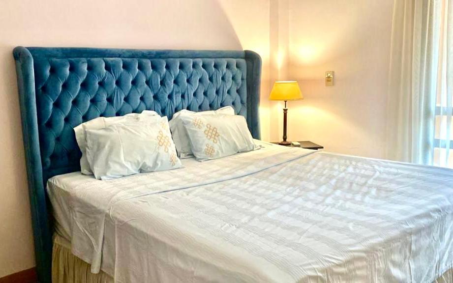 Luxurious 3 Bedroom Rustic Apartment Overlooking Huge Garden - For Families And Couples Cairo Exterior foto